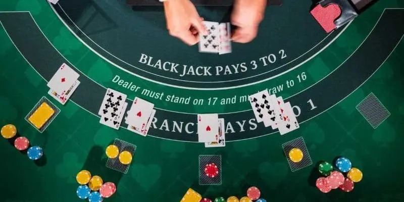 Cách Chơi Xì Dách Online Cơ Bản Và Nâng Cao Mới Cập Nhật 2 Chia bài cho các tay con trước và nhà cái nhận sau cùng